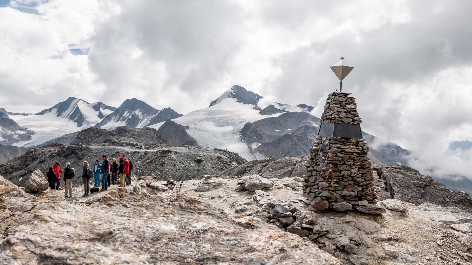 Our favourite tours – incl. the walk up to Similaun hut